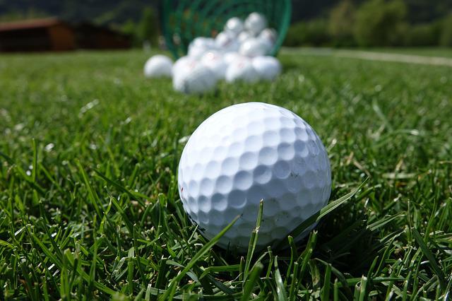 how many dimples on a golf ball