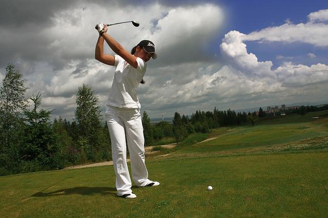 woman golfing